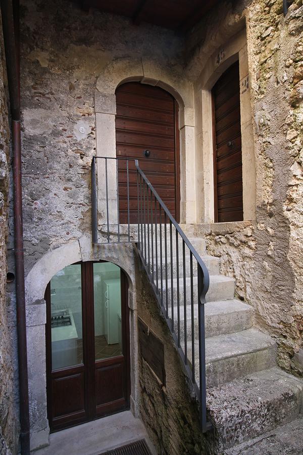 Casa Ladyhawke Apartment Santo Stefano Di Sessanio Exterior photo